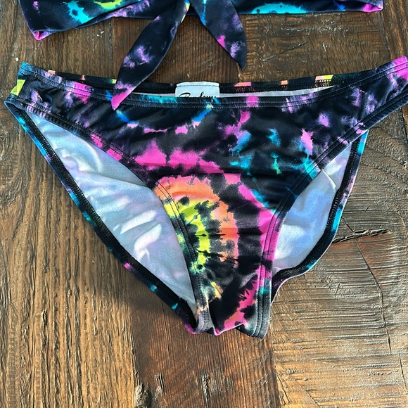 Random Hearts Tie Dye Tankini NWOT Jr. Small - Picture 3 of 6